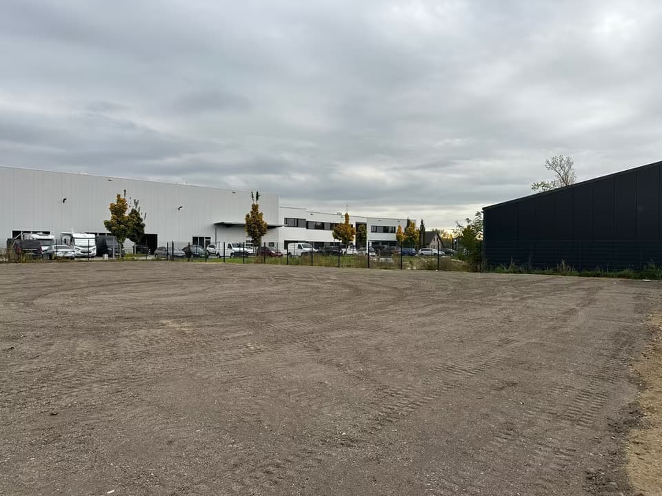 Gesichert · Langzeitbetreuung · Container / Lagerbox in Coswig – Lagercontainer: Stellfläche in 20-Fuß-Seecontainer (Selfstorage, Garage)