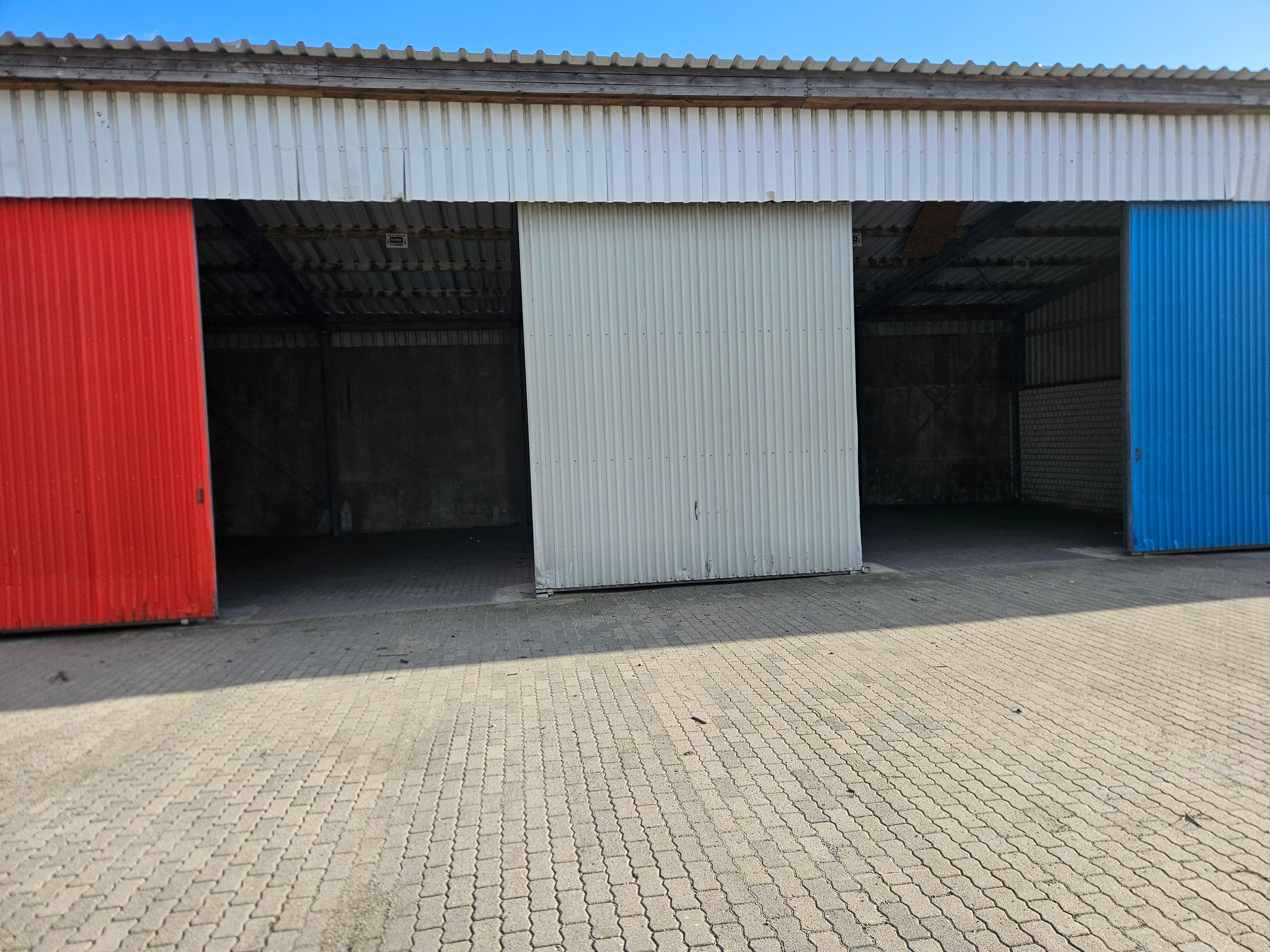 Indoor / Halle · Überdacht · Im Freien · Gesichert in Neumünster – Wohnwagen / Wohnmobil / Boot / Motorrad ...